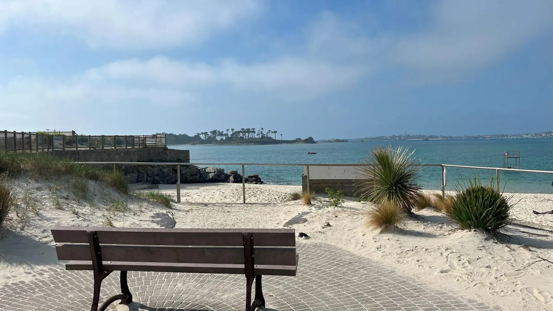 Soleil Couchant Roscoff 0*,  France